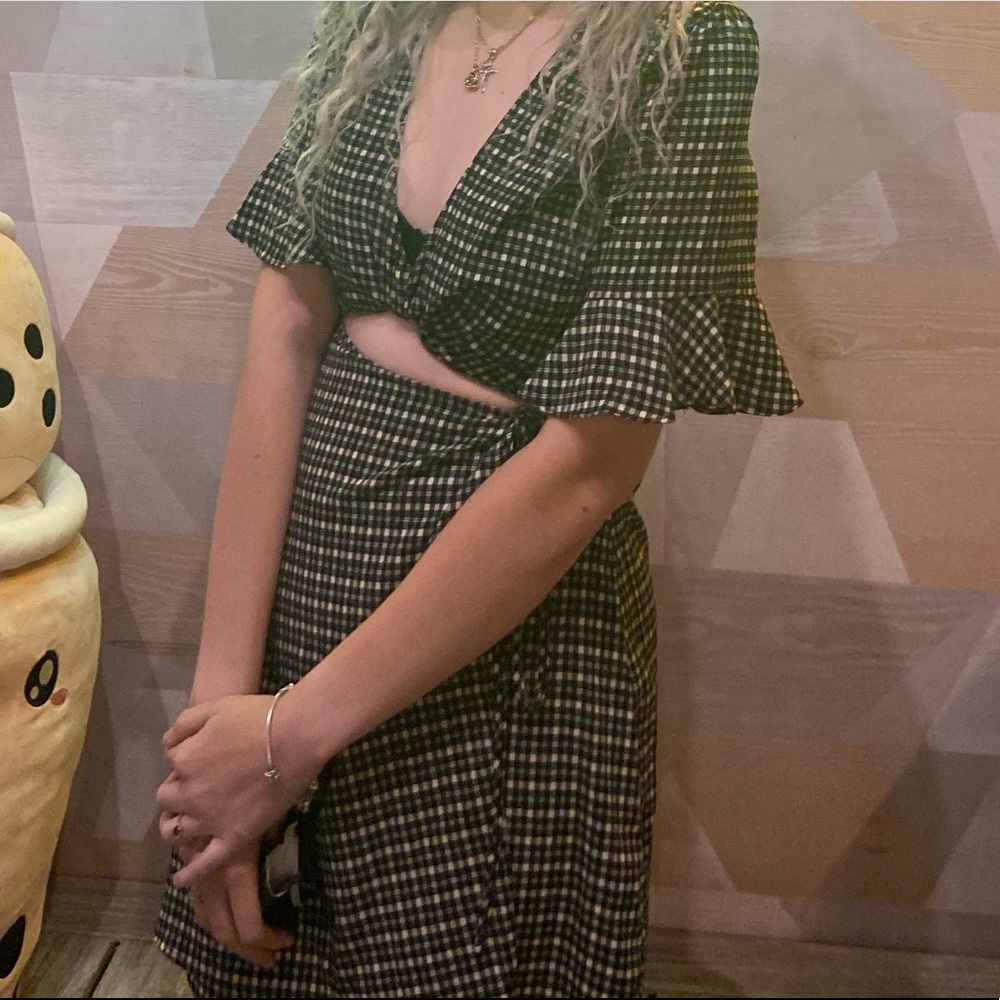 Cute dress , open cut !